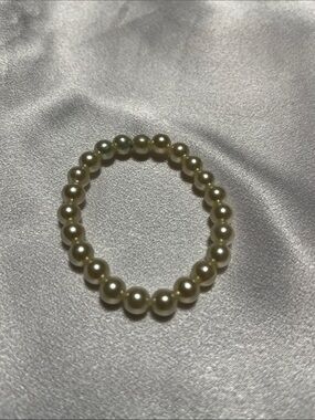 Classic Pearl Stretch Bracelet - Cream Pearls